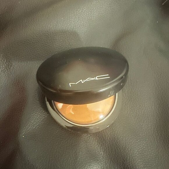 MAC FACEPOWDER - Picture 2 of 2